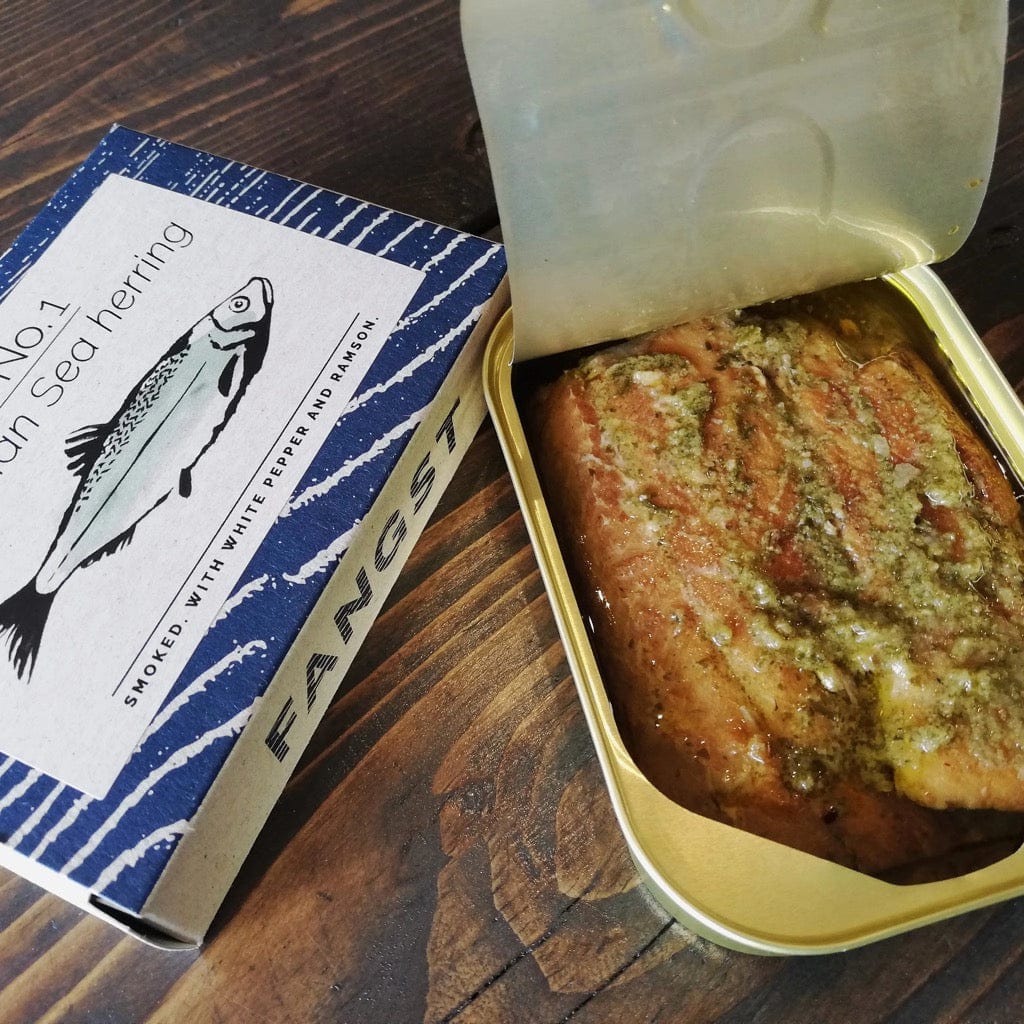 Norwegischer Seehering - geräuchert, mit weißem Pfeffer und Bärlauch. - Fangst.nordic -  sardine.shop