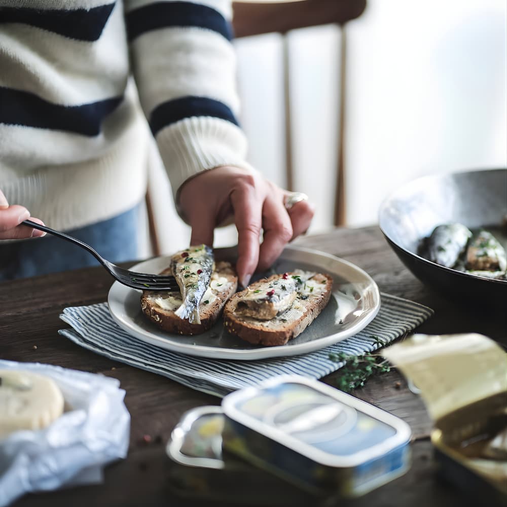 Sardines in keg butter for frying