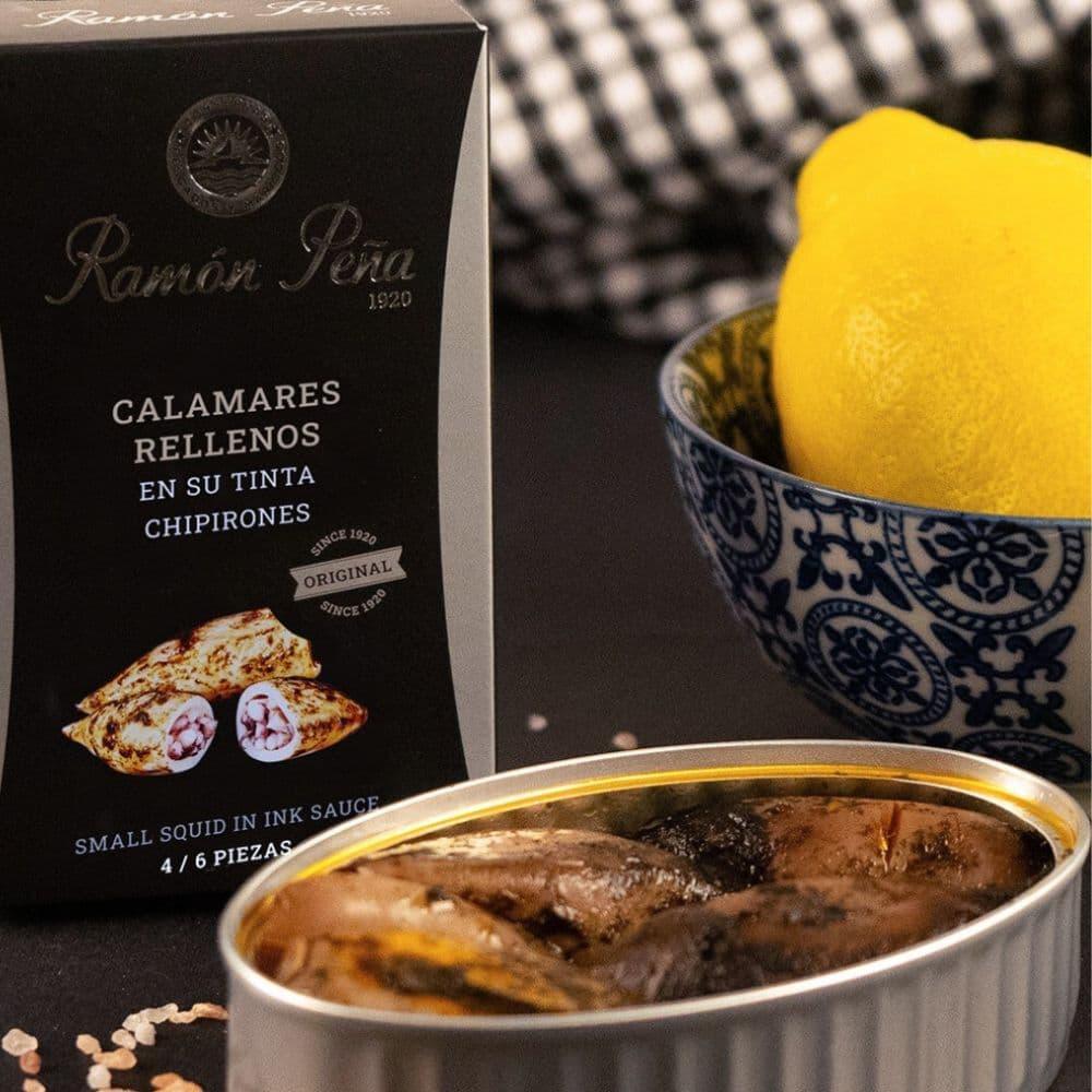 Chipirones in eigener Tinte (Kleine Tintenfische aus Galizien)