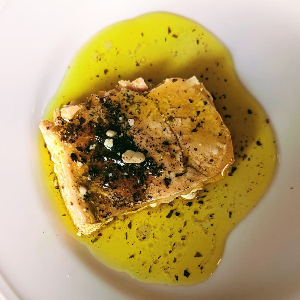 Lachs N°2 aus den Färöer Inseln, mit Sanddorn und Zitronenverbene - Fangst.nordic