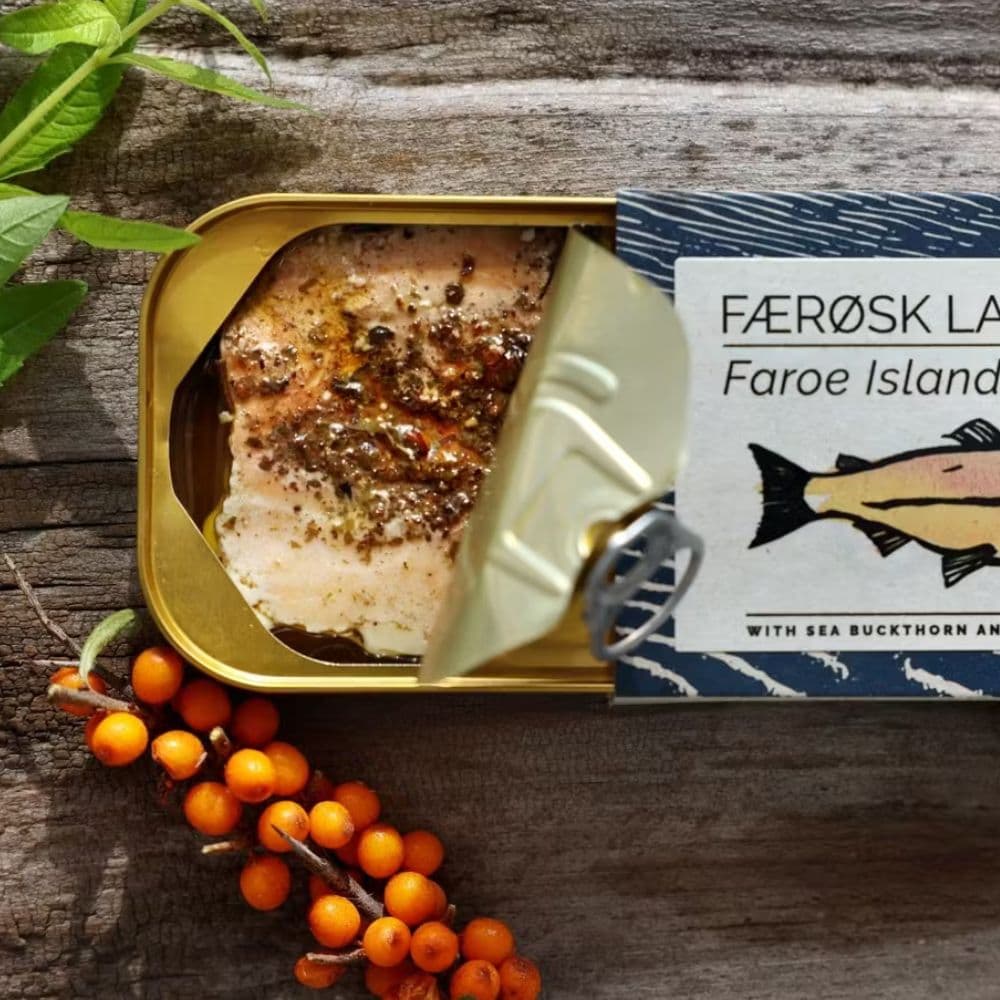 Lachs N°2 aus den Färöer Inseln, mit Sanddorn und Zitronenverbene - Fangst.nordic