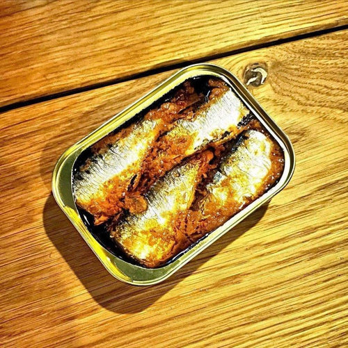 Sardinen in Gewürzmarinade mit Gürkchen (Sauce Ravigote)