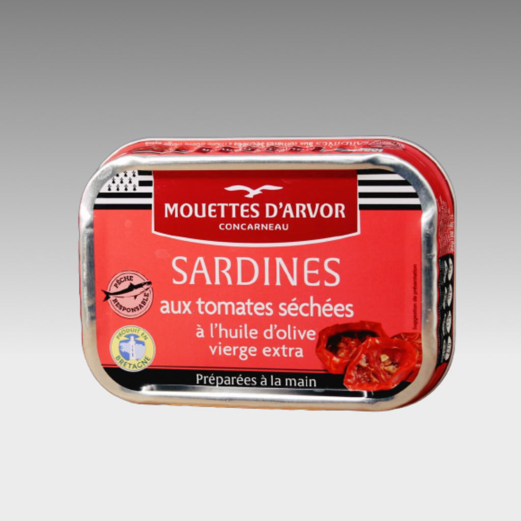 Sardines with sun-dried tomatoes in olive oil